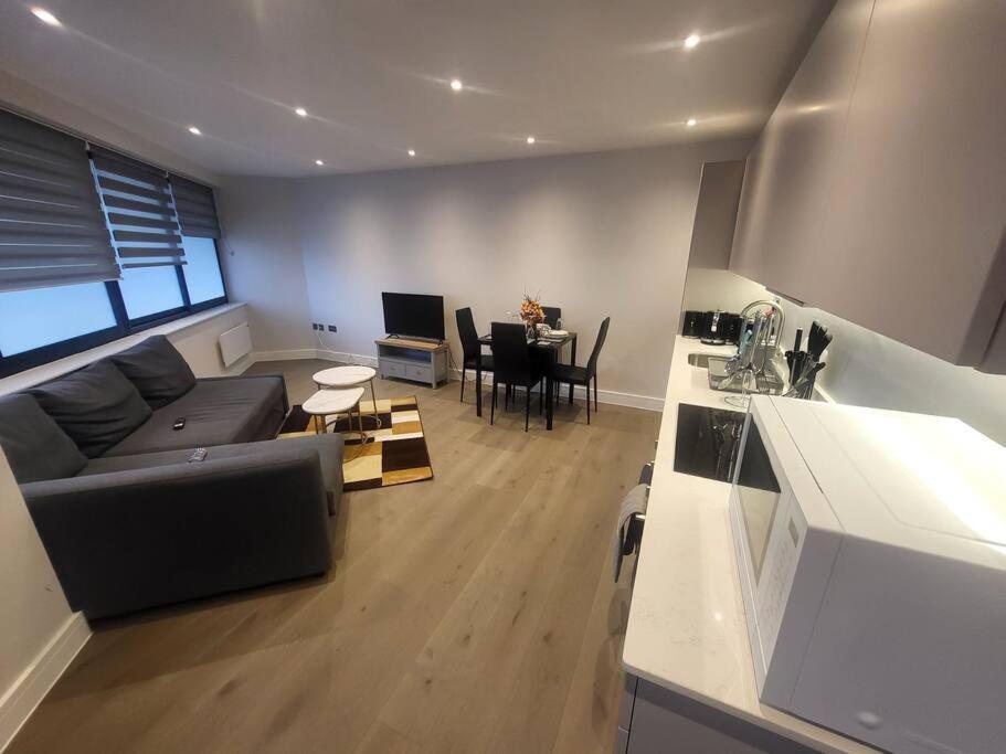 Entire Reigate Apartment Hosted By Pius Exterior foto