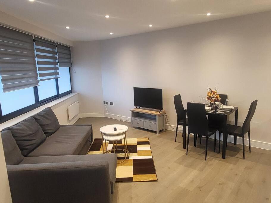 Entire Reigate Apartment Hosted By Pius Exterior foto