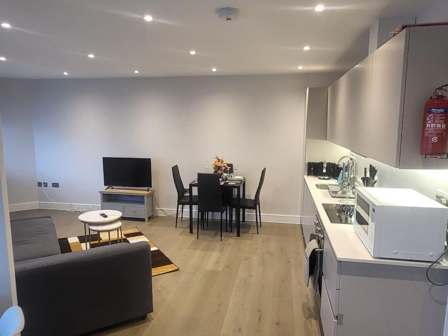 Entire Reigate Apartment Hosted By Pius Exterior foto